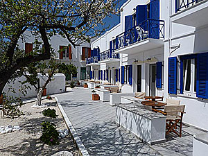 Hotel Captain Manolis, Parikia, Paros, Courtyard